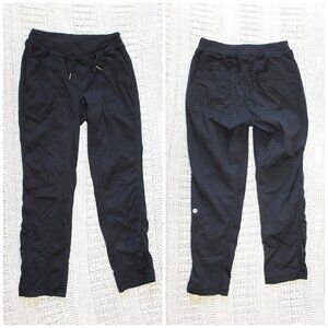 Lululemon Street to Studio Women's Crop pants Black Size 4 Pull on Pockets